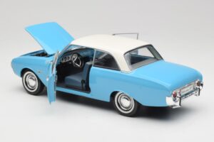 Ford Taunus 12M P1 Taunus Blue Revell 1:18 08880 Métal Moulé — image 5 sur 8