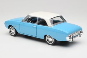 Ford Taunus 12M P1 Taunus Blue Revell 1:18 08880 Métal Moulé — image 7 sur 8