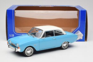 Ford Taunus 12M P1 Taunus Blue Revell 1:18 08880 Métal Moulé — image 8 sur 8