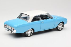 Ford Taunus 17M P2 Bleu Revell 1:18 08817 Métal Moulé — image 3 sur 8