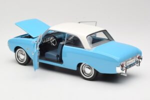 Ford Taunus 17M P2 Bleu Revell 1:18 08817 Métal Moulé — image 5 sur 8