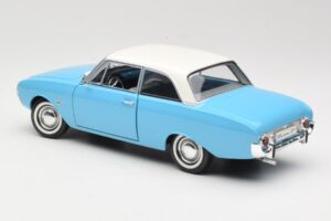 Ford Taunus 17M P2 Bleu Revell 1:18 08817 Métal Moulé — image 7 sur 8