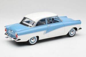 Ford Taunus 17M P2 Bleu Clair & Blanc BoS Models 1:18 BOS019 Métal Moulé — image 2 sur 6