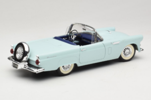 Ford Thunderbird Vert Revell 1:18 8804-G1 Métal Moulé — image 3 sur 8
