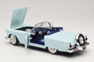 Ford Thunderbird Vert Revell 1:18 8804-G1 Métal Moulé — image 5 sur 8