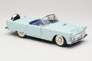 Ford Thunderbird Vert Revell 1:18 8804-G1 Métal Moulé — image 6 sur 8