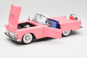 Ford Thunderbird Rose Revell 1:18 8804 Métal Moulé — image 2 sur 8