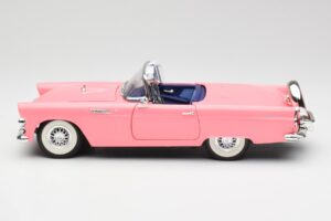 Ford Thunderbird Rose Revell 1:18 8804 Métal Moulé — image 4 sur 8
