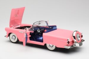 Ford Thunderbird Rose Revell 1:18 8804 Métal Moulé — image 5 sur 8