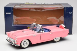Ford Thunderbird Rose Revell 1:18 8804 Métal Moulé — image 8 sur 8