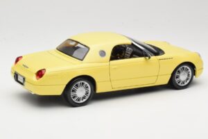 Ford Thunderbird Show Car Jaune Maisto 1:18 50336 Métal Moulé — image 3 sur 8
