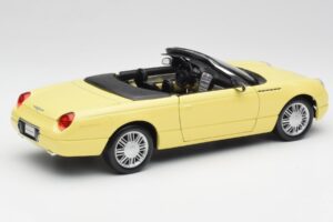 Ford Thunderbird Show Car Jaune Maisto 1:18 50335 Métal Moulé — image 3 sur 8