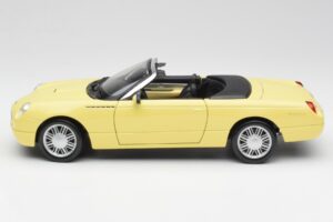 Ford Thunderbird Show Car Jaune Maisto 1:18 50335 Métal Moulé — image 4 sur 8