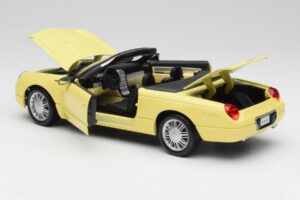 Ford Thunderbird Show Car Jaune Maisto 1:18 50335 Métal Moulé — image 5 sur 8