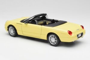 Ford Thunderbird Show Car Jaune Maisto 1:18 50335 Métal Moulé — image 7 sur 8