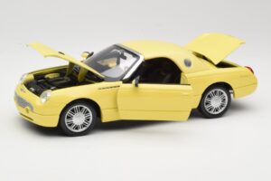 Ford Thunderbird Show Car Jaune Maisto 1:18 50336 Métal Moulé — image 2 sur 8