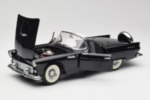 Ford Thunderbird Cabriolet Noir Revell 1:18 8818-M1 Métal Moulé — image 2 sur 8