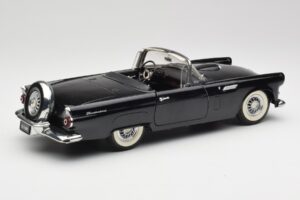 Ford Thunderbird Cabriolet Noir Revell 1:18 8818-M1 Métal Moulé — image 3 sur 8