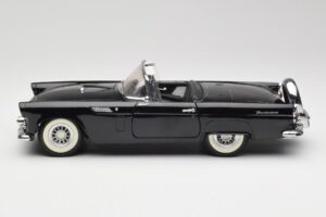 Ford Thunderbird Cabriolet Noir Revell 1:18 8818-M1 Métal Moulé — image 4 sur 8