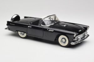 Ford Thunderbird Cabriolet Noir Revell 1:18 8818-M1 Métal Moulé — image 6 sur 8