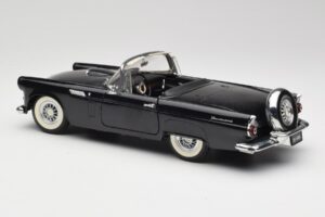 Ford Thunderbird Cabriolet Noir Revell 1:18 8818-M1 Métal Moulé — image 7 sur 8