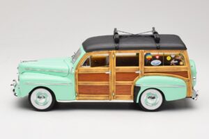 Ford Woody Panel Wagon Vert Menthe Road Signature 1:18 20028 Métal Moulé — image 4 sur 8