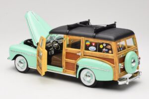 Ford Woody Panel Wagon Vert Menthe Road Signature 1:18 20028 Métal Moulé — image 5 sur 8
