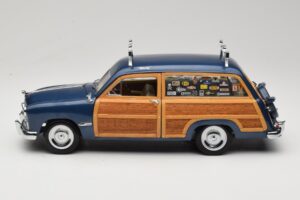 Ford Woody Station Wagon Bayview Blue Surf Shop Motor City 1:18 60002 Métal Moulé — image 4 sur 8