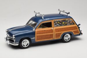 Ford Woody Station Wagon Bayview Blue Surf Shop Motor City 1:18 60002 Métal Moulé