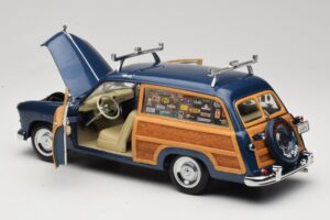 Ford Woody Station Wagon Bayview Blue Surf Shop Motor City 1:18 60002 Métal Moulé — image 5 sur 8