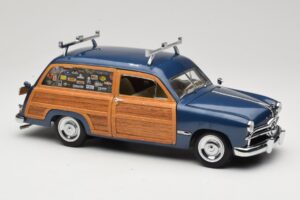 Ford Woody Station Wagon Bayview Blue Surf Shop Motor City 1:18 60002 Métal Moulé — image 6 sur 8