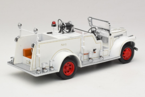 GMC Camion de Pompiers Blanc Road Signature 1:18 20068 Métal Moulé — image 3 sur 9