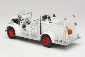 GMC Camion de Pompiers Blanc Road Signature 1:18 20068 Métal Moulé — image 5 sur 9