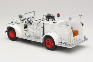 GMC Camion de Pompiers Blanc Road Signature 1:18 20068 Métal Moulé — image 7 sur 9