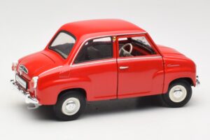 Goggomobil T 250 Rouge Revell 1:18 08952 Métal Moulé — image 2 sur 7
