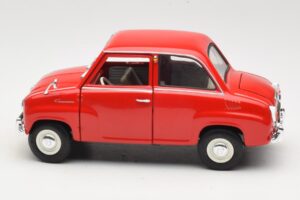 Goggomobil T 250 Rouge Revell 1:18 08952 Métal Moulé — image 3 sur 7