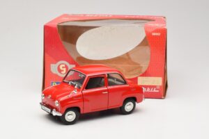Goggomobil T 250 Rouge Revell 1:18 08952 Métal Moulé — image 7 sur 7