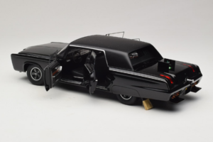 Chrysler Imperial Black Beauty Green Hornet TV Series AUTOart 1:18 71546 Métal Moulé — image 5 sur 8