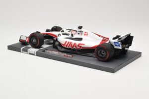 Haas VF-22 #20 K. Magnussen Bahrain GP 2022 Minichamps 1:18 117220120 Métal Moulé — image 5 sur 6