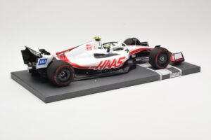 Haas VF-22 #47 M. Schumacher Bahrain GP 2022 Minichamps 1:18 117220147 Métal Moulé — image 3 sur 6