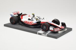 Haas VF-22 #47 M. Schumacher Bahrain GP 2022 Minichamps 1:18 117220147 Métal Moulé — image 4 sur 6