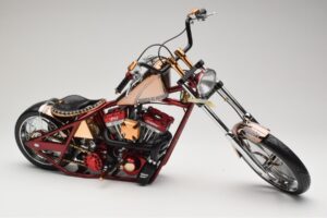 Harley-Davidson West Coast Choppers Diablo Soft Tail Or Rouge Minichamps 1:5 JJ04-05-03 Métal Moulé — image 5 sur 6