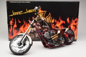 Harley-Davidson West Coast Choppers Diablo Soft Tail Or Rouge Minichamps 1:5 JJ04-05-03 Métal Moulé — image 6 sur 6