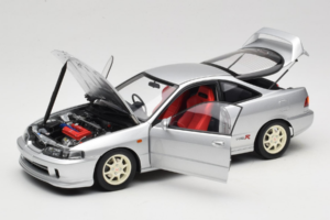 Honda Integra Type R DC2 Pre-Facelift Vogue Silver Metallic MotorHelix 1:18 M85202 Métal Moulé — image 2 sur 8