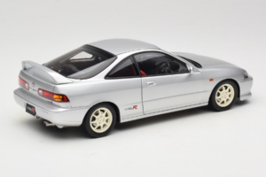Honda Integra Type R DC2 Pre-Facelift Vogue Silver Metallic MotorHelix 1:18 M85202 Métal Moulé — image 3 sur 8
