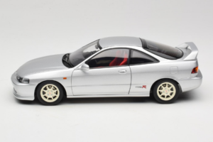 Honda Integra Type R DC2 Pre-Facelift Vogue Silver Metallic MotorHelix 1:18 M85202 Métal Moulé — image 4 sur 8