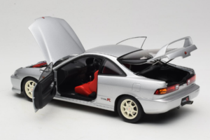 Honda Integra Type R DC2 Pre-Facelift Vogue Silver Metallic MotorHelix 1:18 M85202 Métal Moulé — image 5 sur 8
