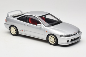 Honda Integra Type R DC2 Pre-Facelift Vogue Silver Metallic MotorHelix 1:18 M85202 Métal Moulé — image 6 sur 8