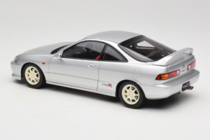 Honda Integra Type R DC2 Pre-Facelift Vogue Silver Metallic MotorHelix 1:18 M85202 Métal Moulé — image 7 sur 8