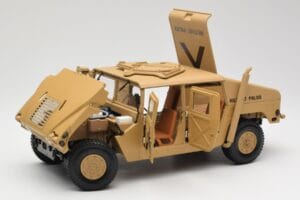 Hummer H1 AM General Military Police Exoto 1:18 01801 Métal Moulé — image 2 sur 8